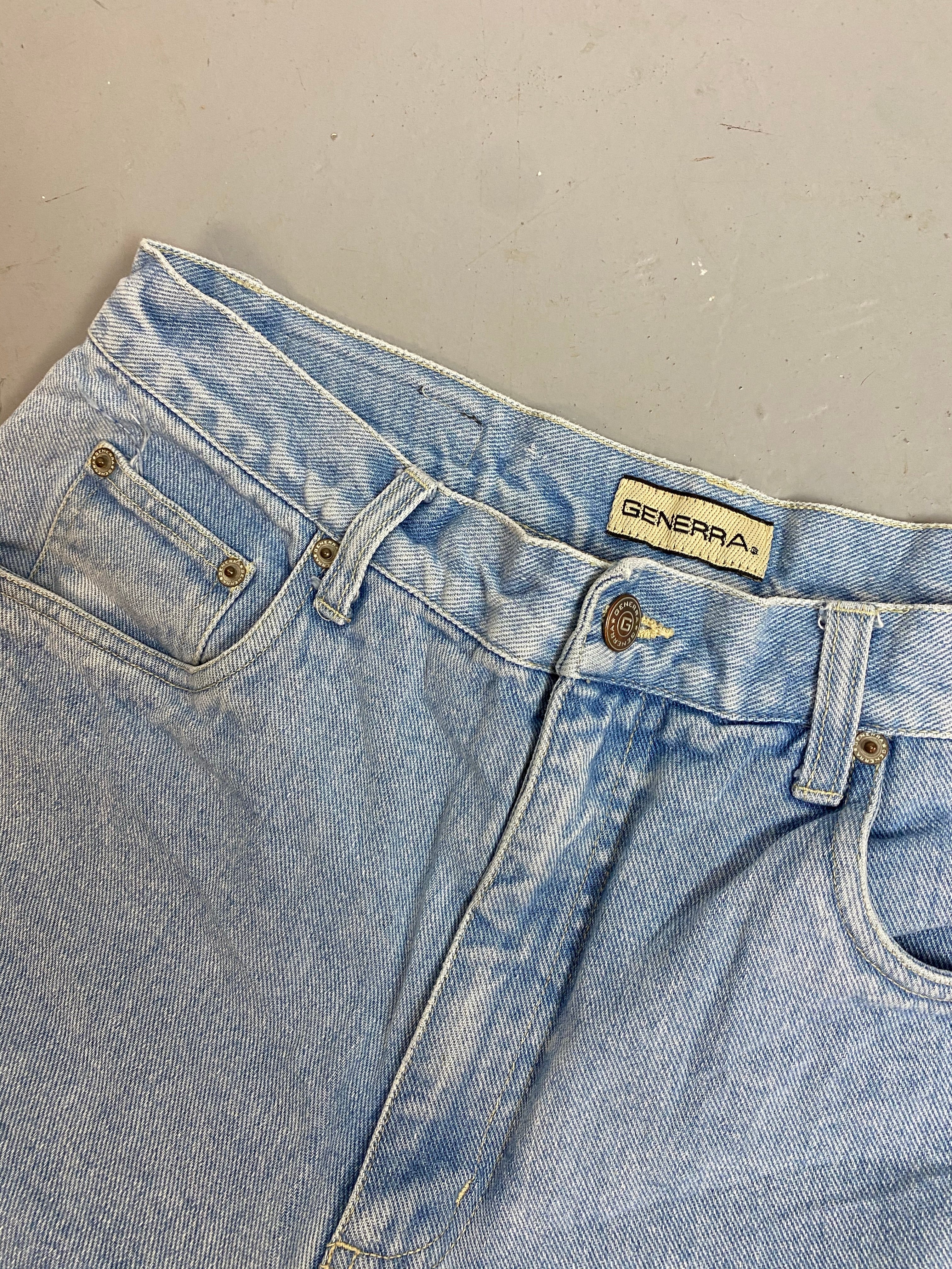90s High Waisted Generra Hemmed Denim Shorts - 31in