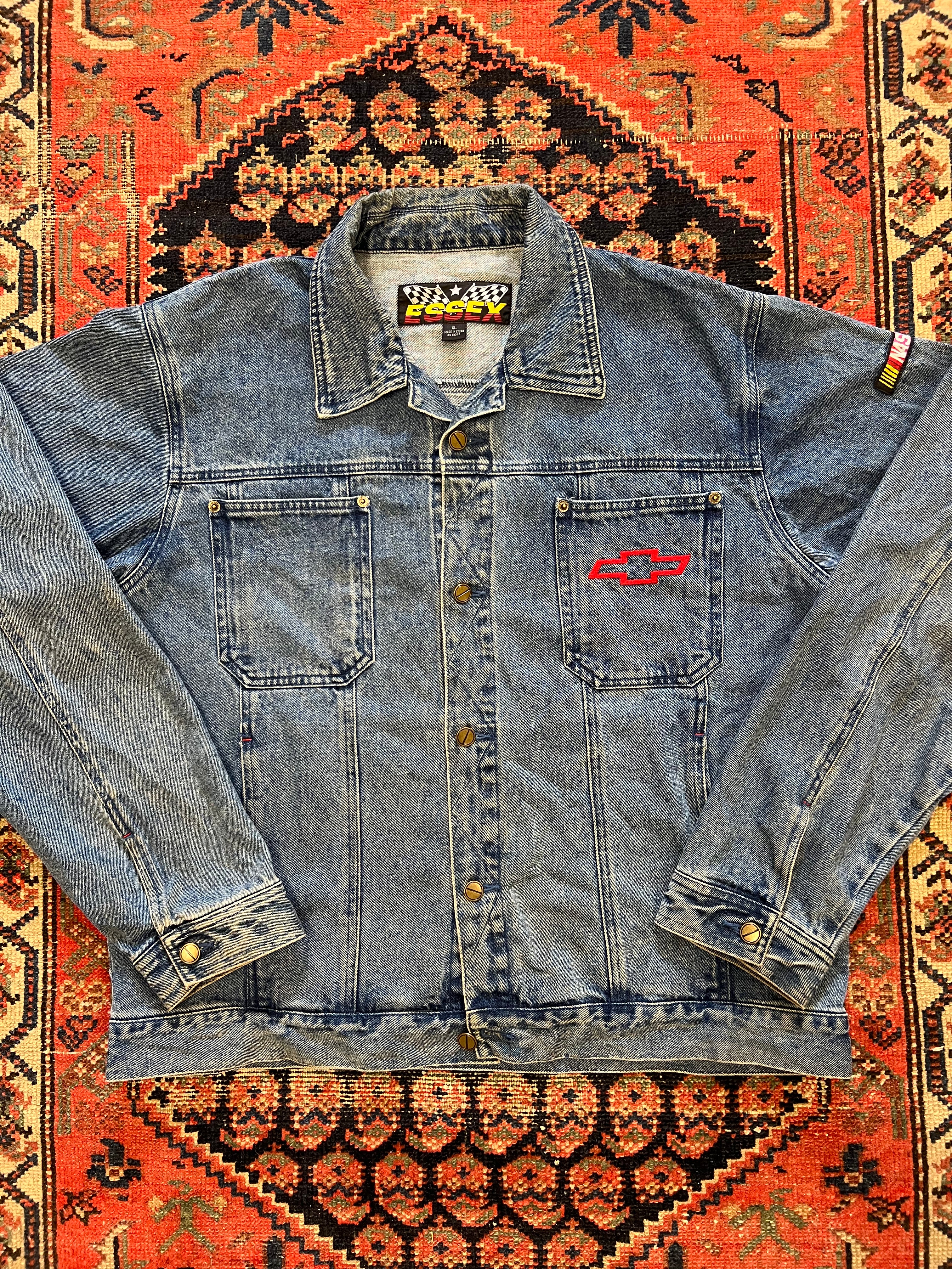 VIBTAGE FRONT AND BACK CHEVY JACKET - LARGE