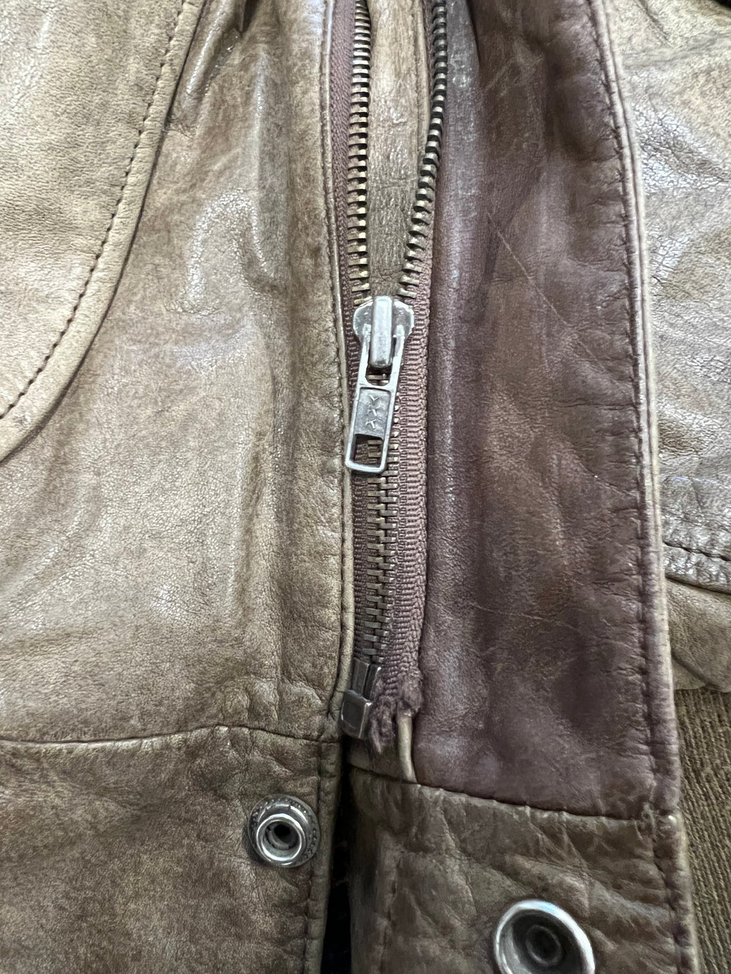 VINTAGE BROWN LEATHER BOMBER JACKET - SMALL