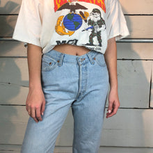 Load image into Gallery viewer, Vintage Light Wash Levi’s