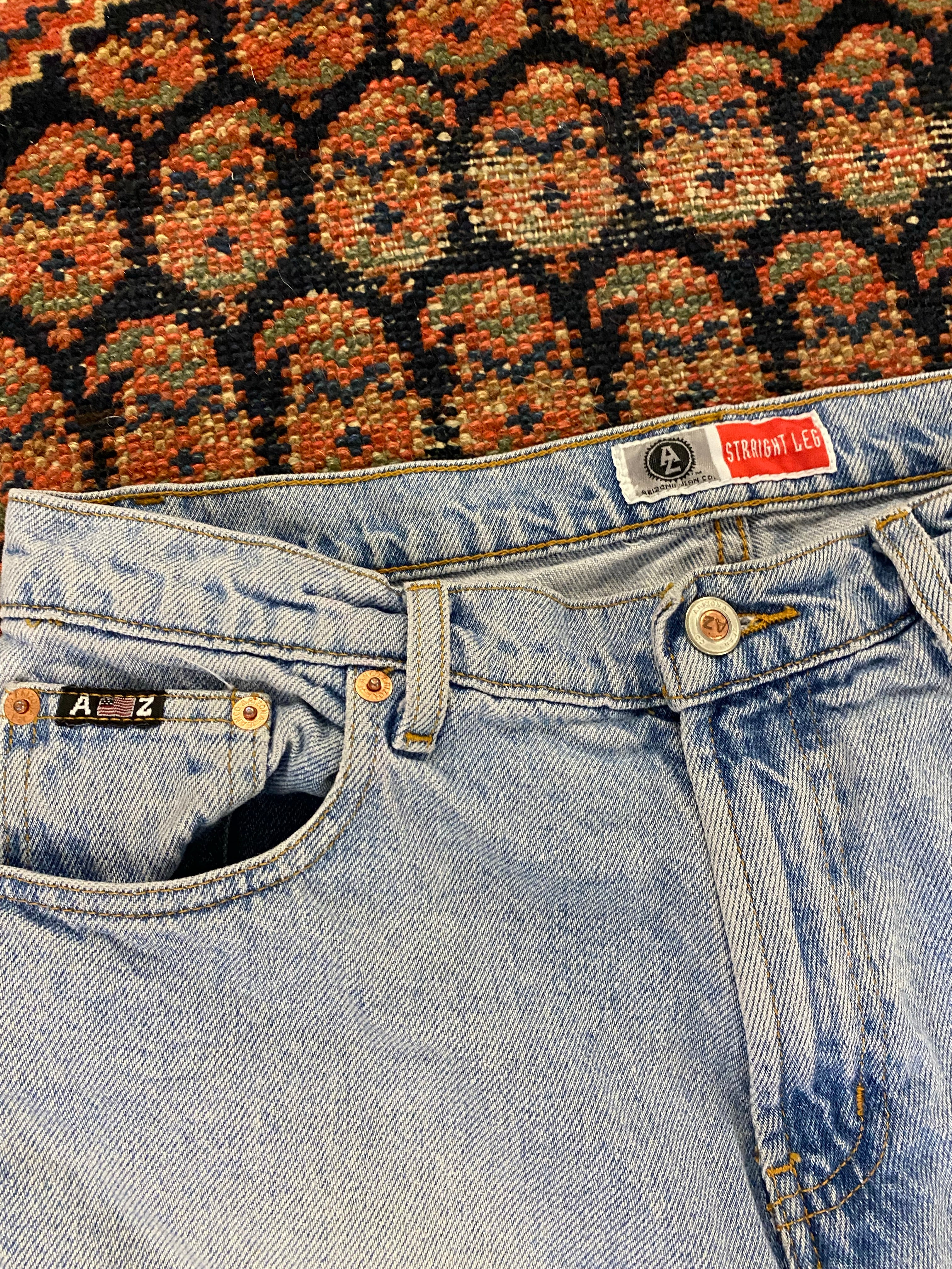 Vintage Arizona High Waisted Frayed Denim Shorts - 31in