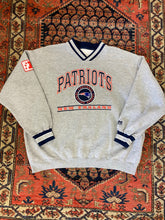 Load image into Gallery viewer, 90s New England Patriots Crewneck - M