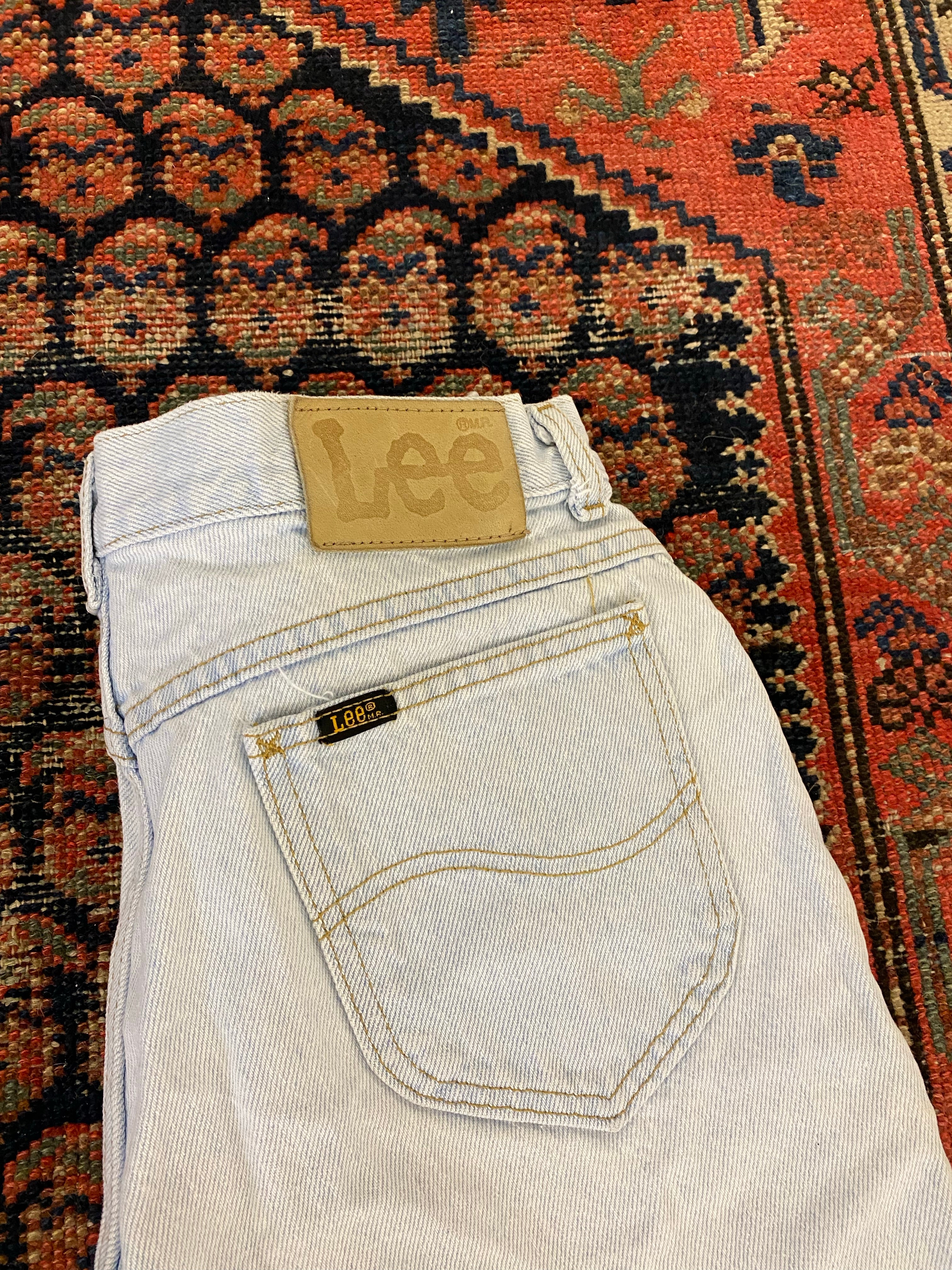 90s High Waisted Lee Hemmed Denim Shorts - 28in