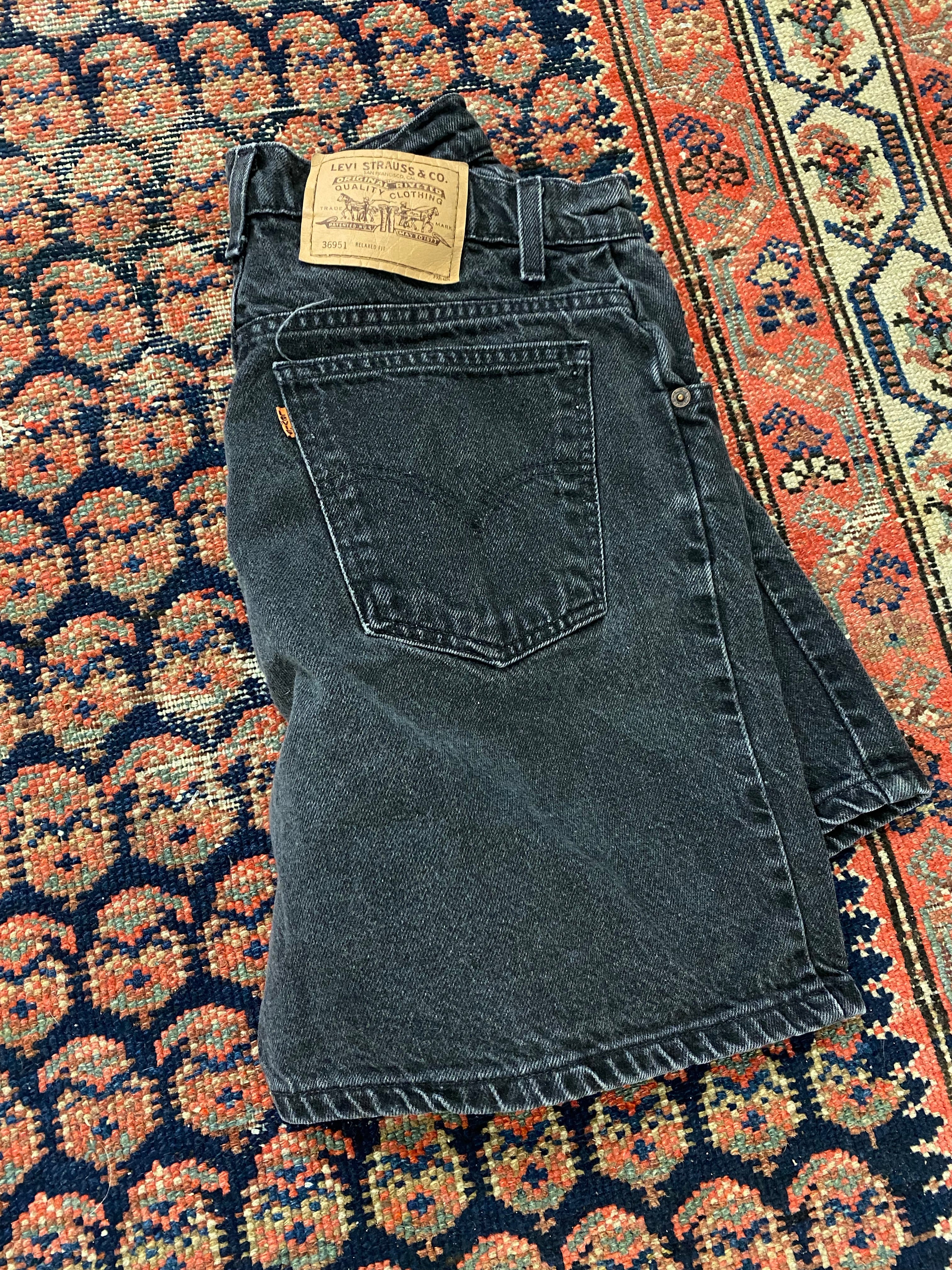 Vintage High Waisted Levi’s Shorts - 28IN/W