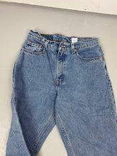 Load image into Gallery viewer, 90s Fitted high waisted Levi’s denim