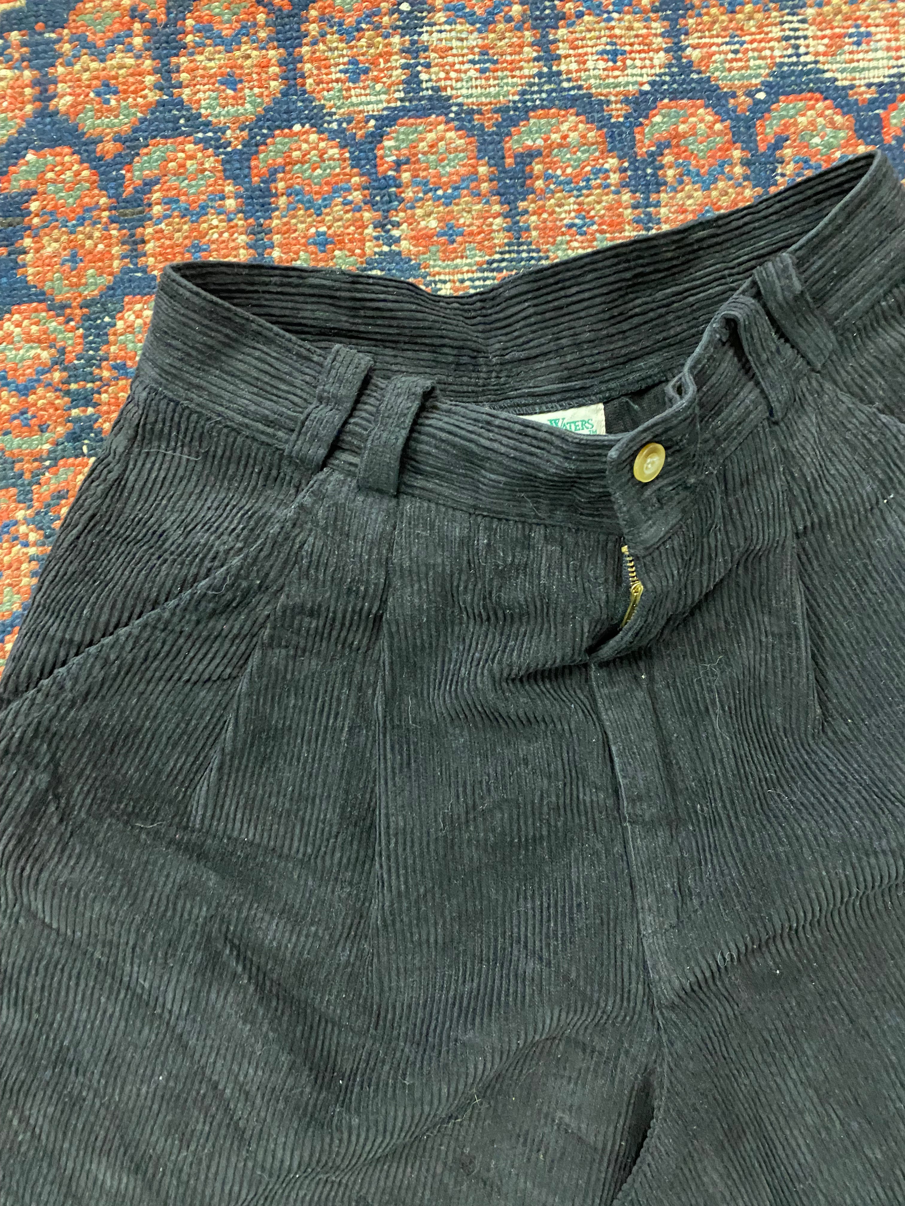 Vintage Corduroy Pleated Shorts - 26IN/W