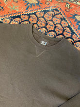 Load image into Gallery viewer, Brown Crewneck - M