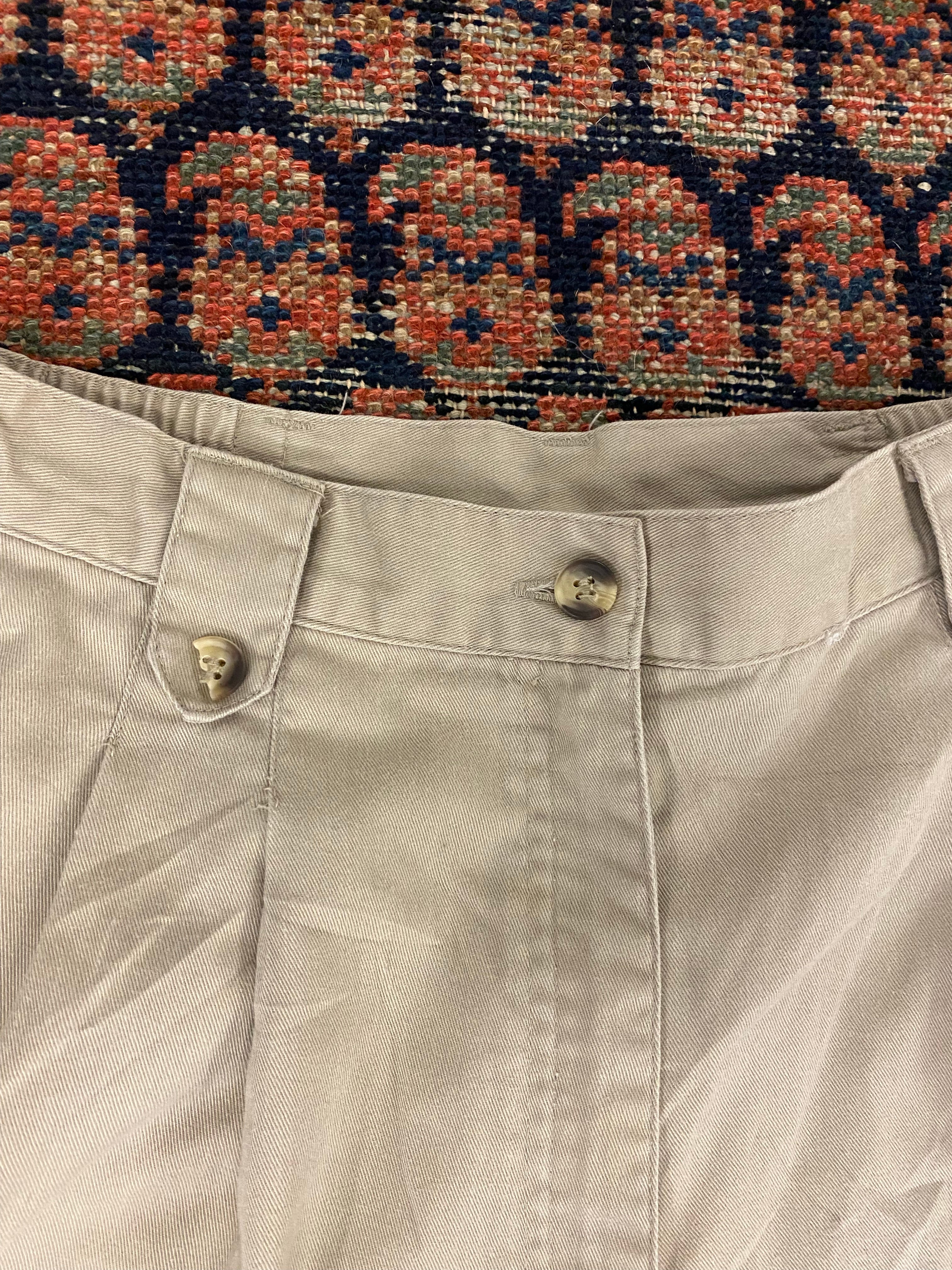 90s Khaki Pleated High Waisted Shorts - 27in