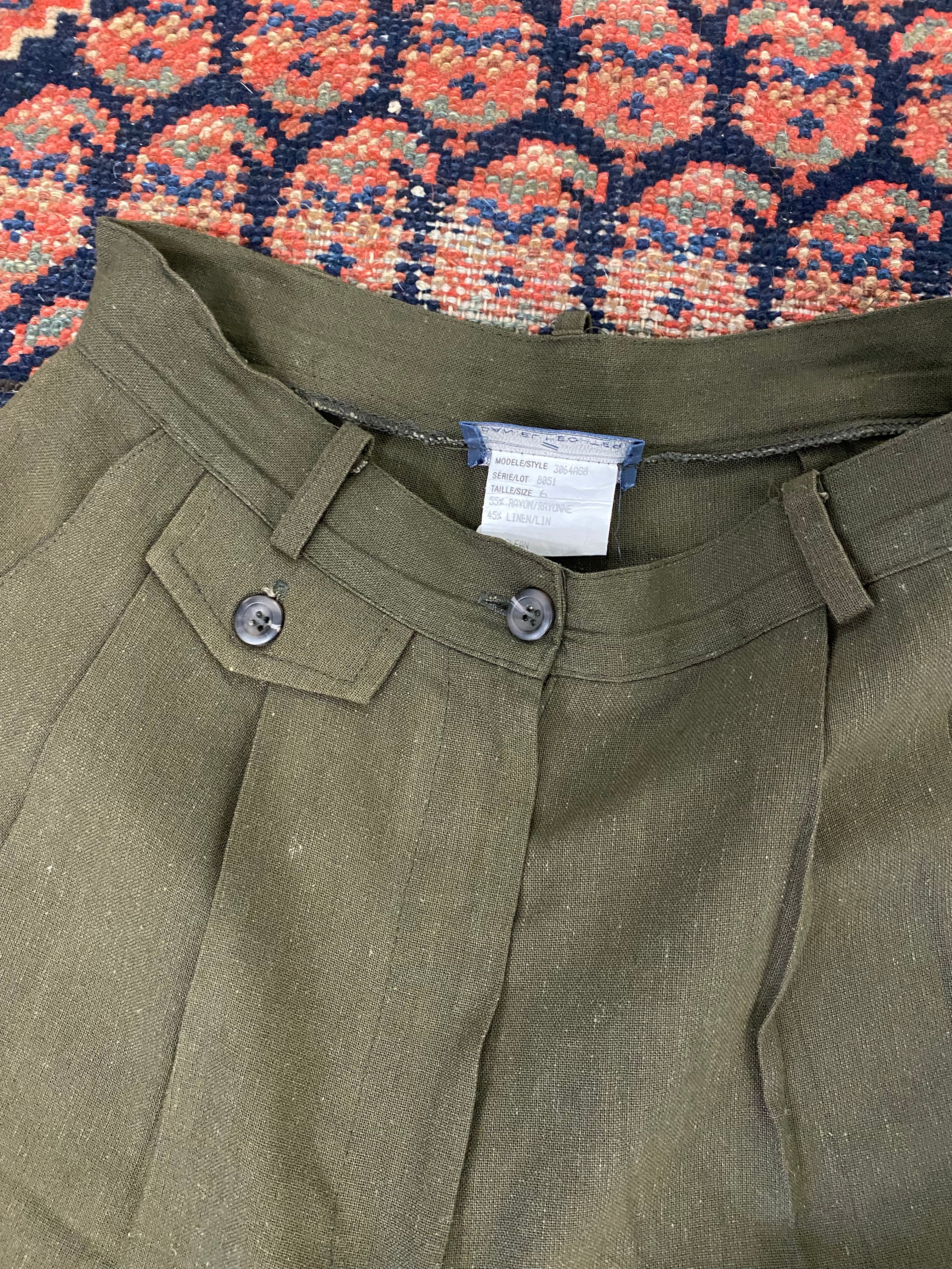 Vintage Pleated Linen Cuffed High Waisted Shorts - 26in