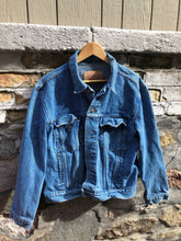 Load image into Gallery viewer, Levi’s jacket