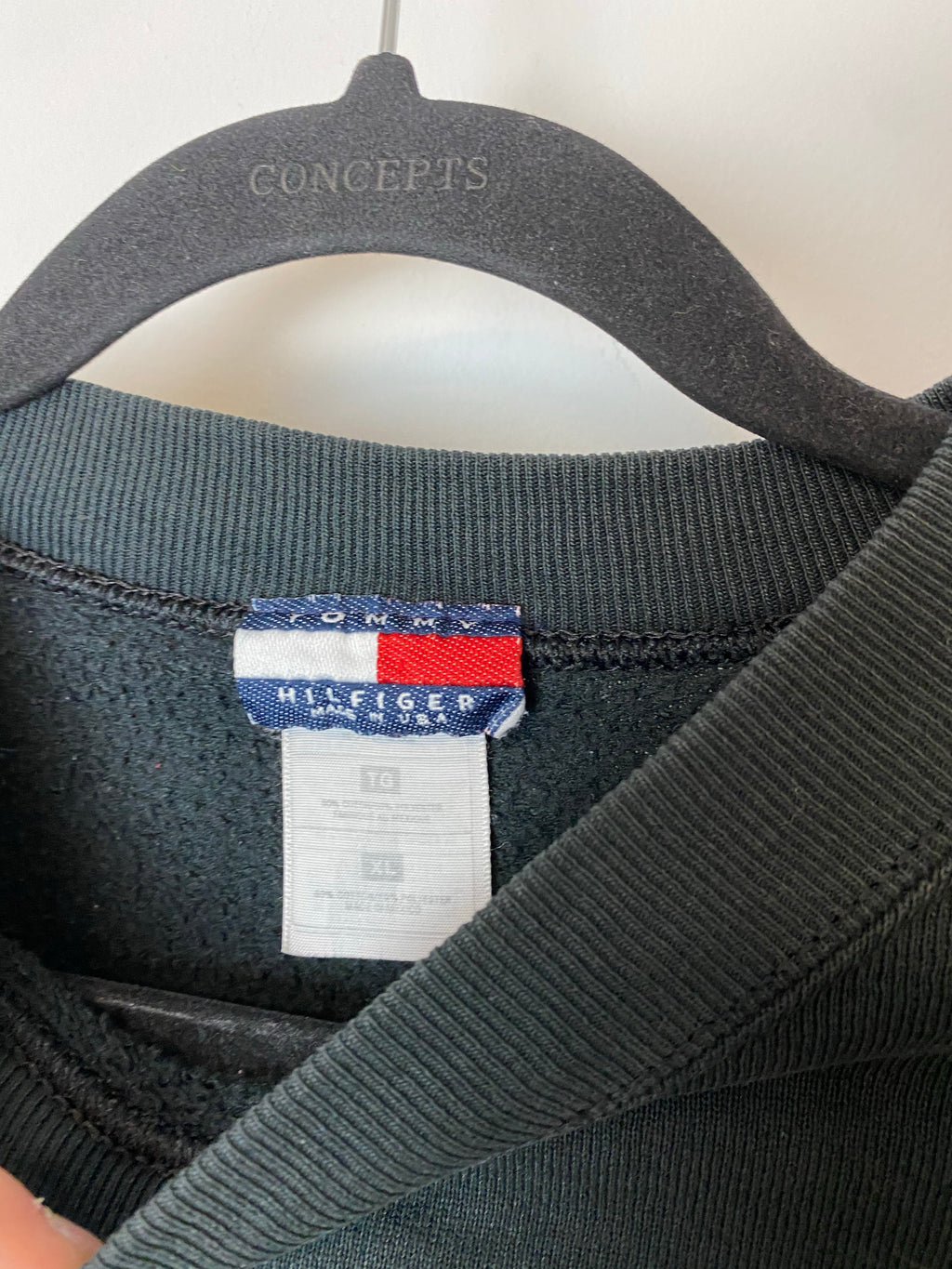 Vintage Embroidered Tommy Hilfiger Crewneck - M/L