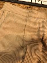 Load image into Gallery viewer, Tanned Pleated Pants