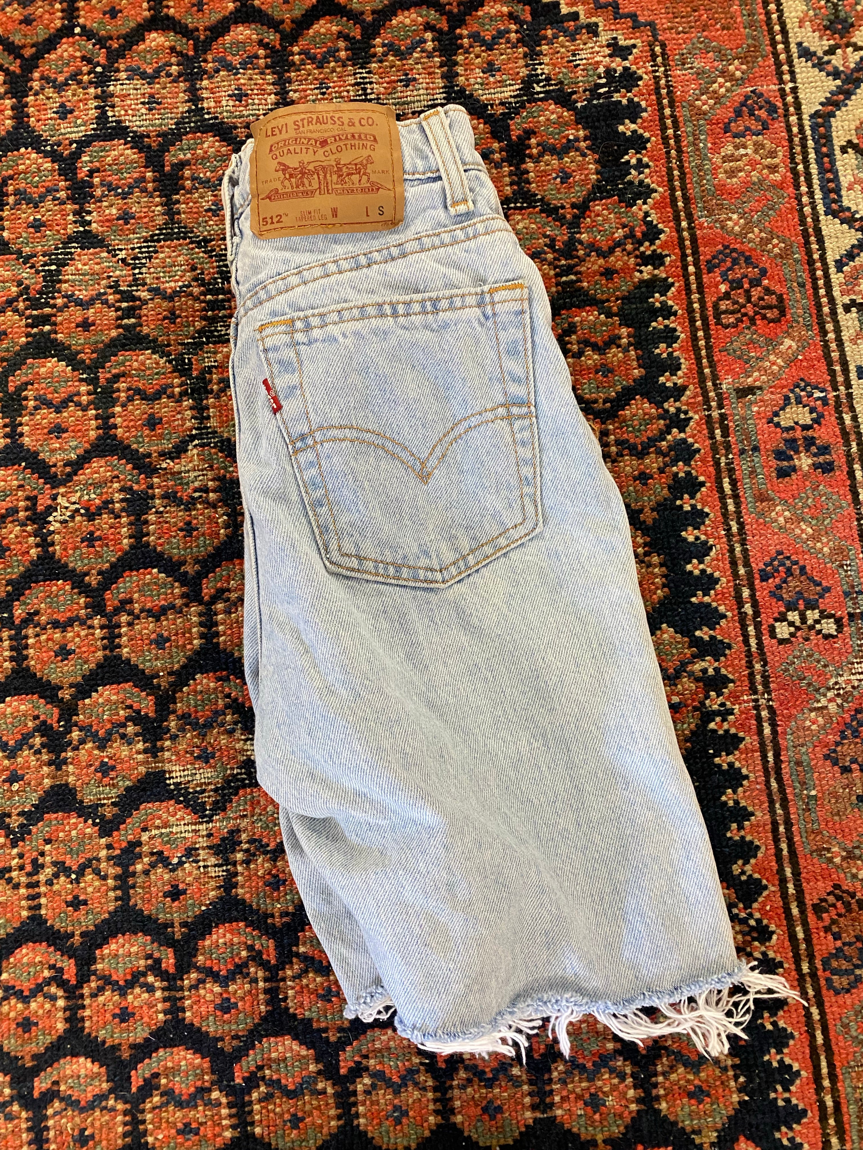 90s Levis High Waisted Denim Frayed Shorts - 23in