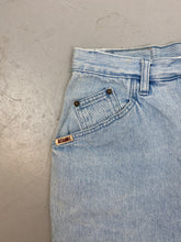 Load image into Gallery viewer, 90s high waisted Gitano denim shorts - 31 in