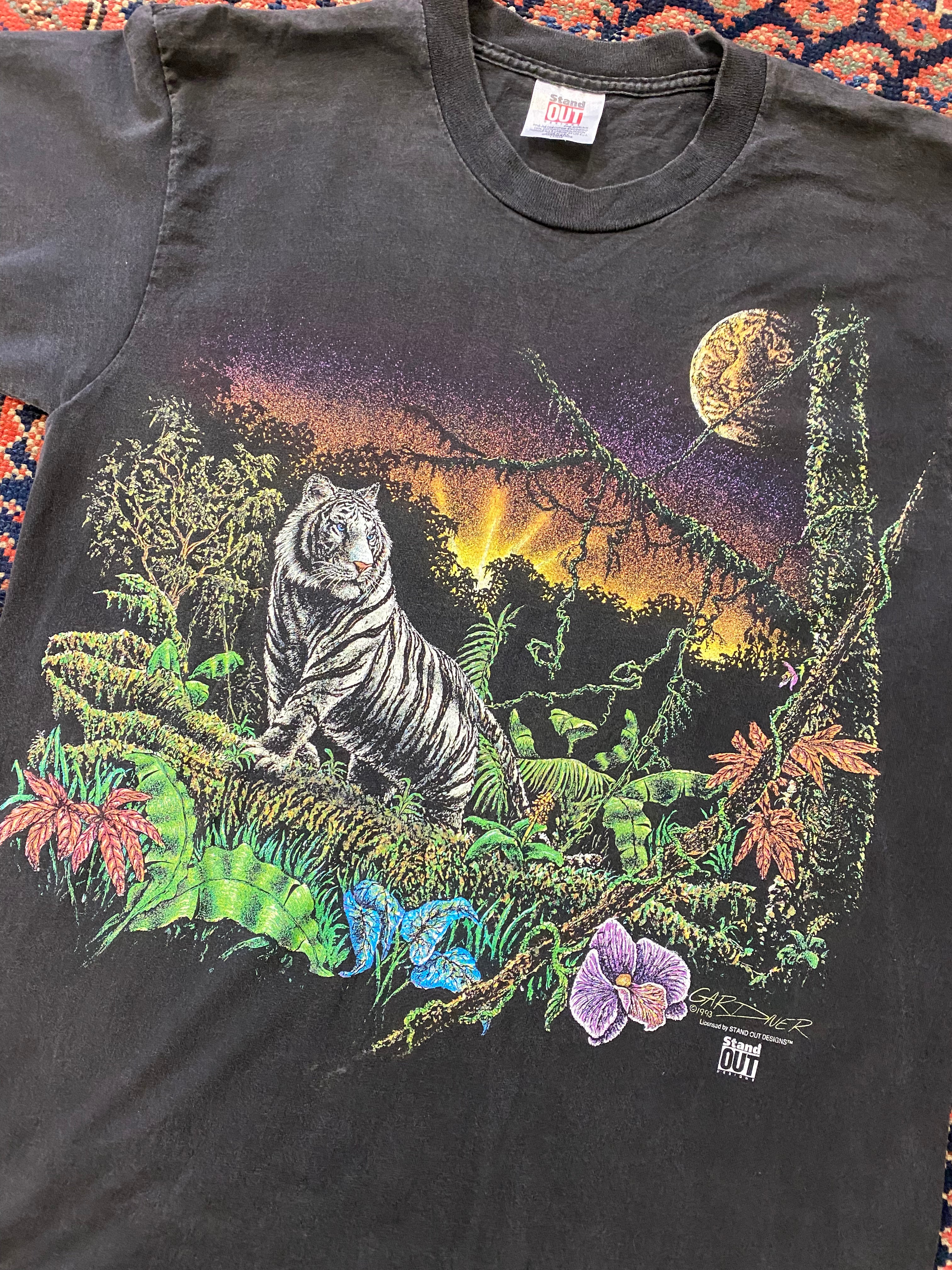 Vintage Graphic T Shirt - M