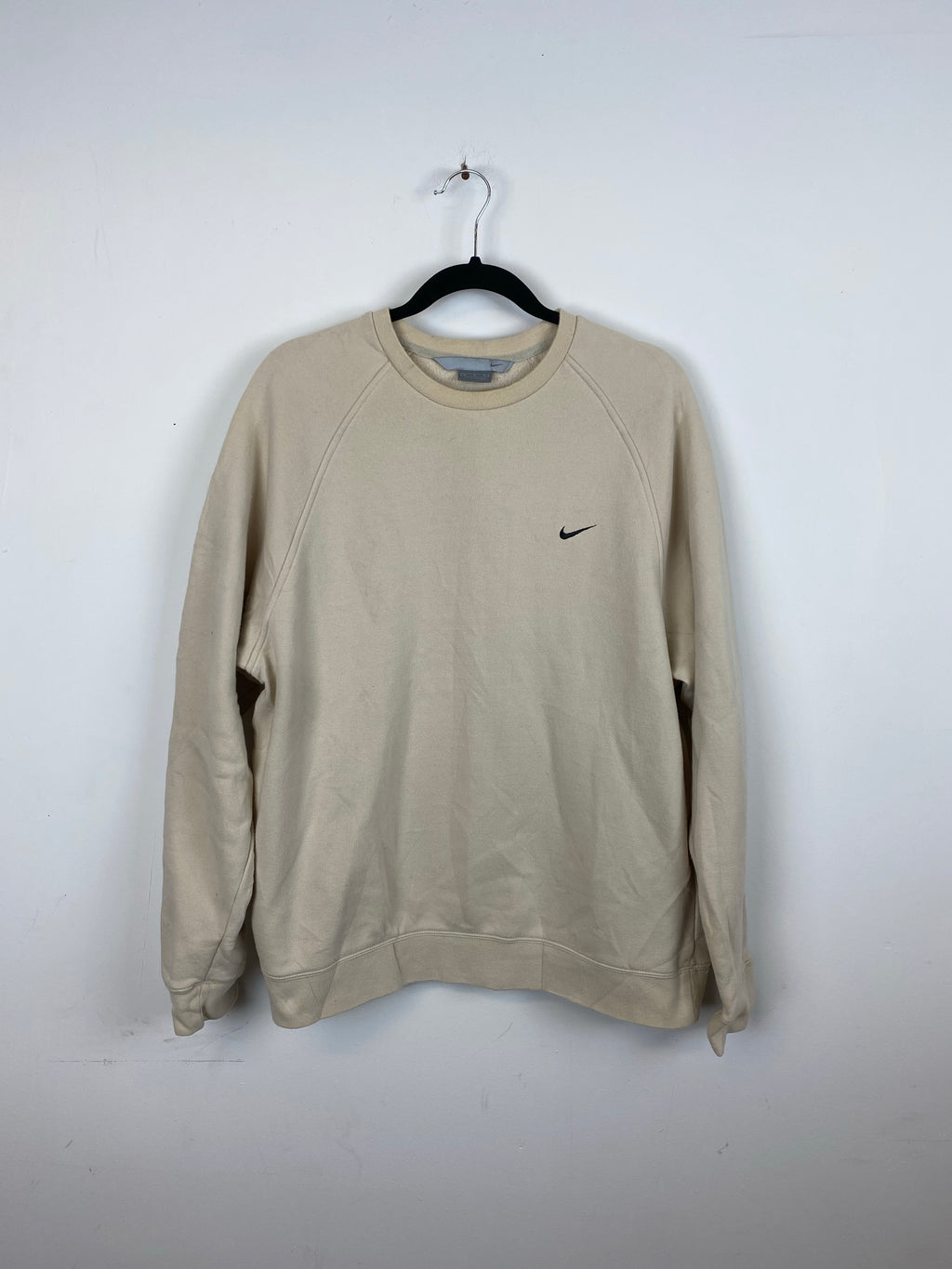 Early 2000s creme Nike crewneck