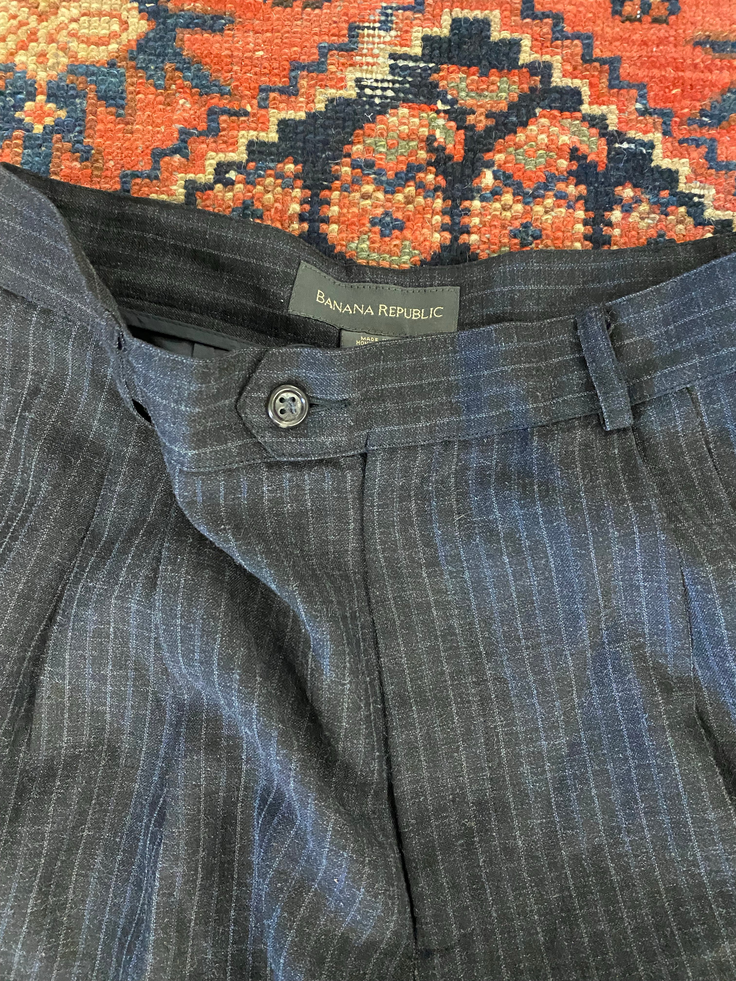 Vintage Straight Leg Banana Republic Pinstriped Pleated Trousers - 27in