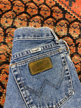Load image into Gallery viewer, Vintage Wrangler High Waisted Frayed Denim Shorts - 26in