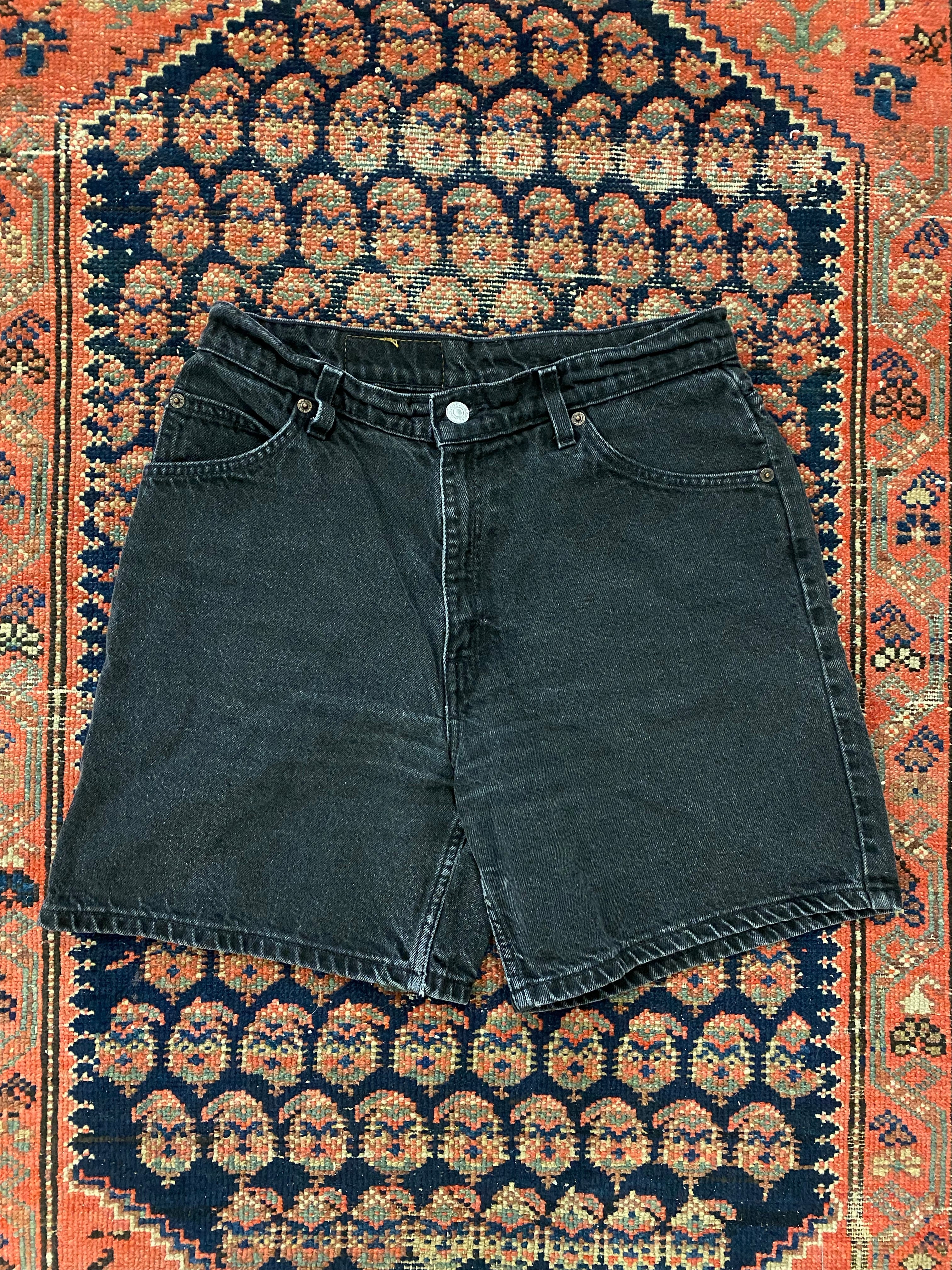 Vintage High Waisted Levi’s Shorts - 28IN/W