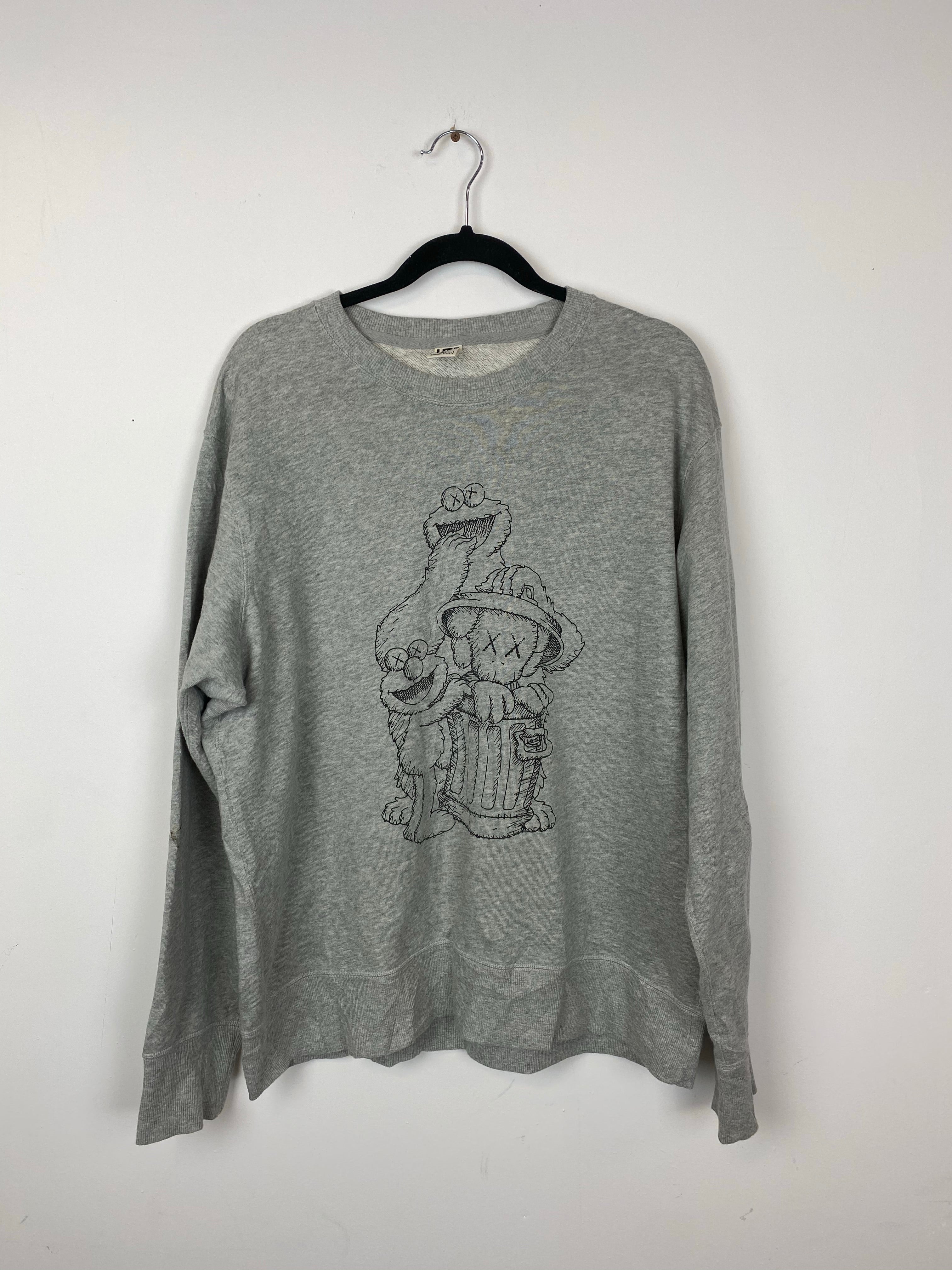 Crew neck hotsell uniqlo x kaws