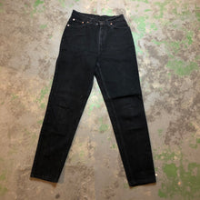 Load image into Gallery viewer, Black carrot fit 90s Levi’s denim pants