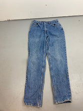 Load image into Gallery viewer, 90s straight leg Levi’s denim