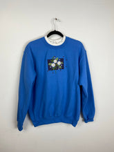 Load image into Gallery viewer, Embroidered Daisy crewneck