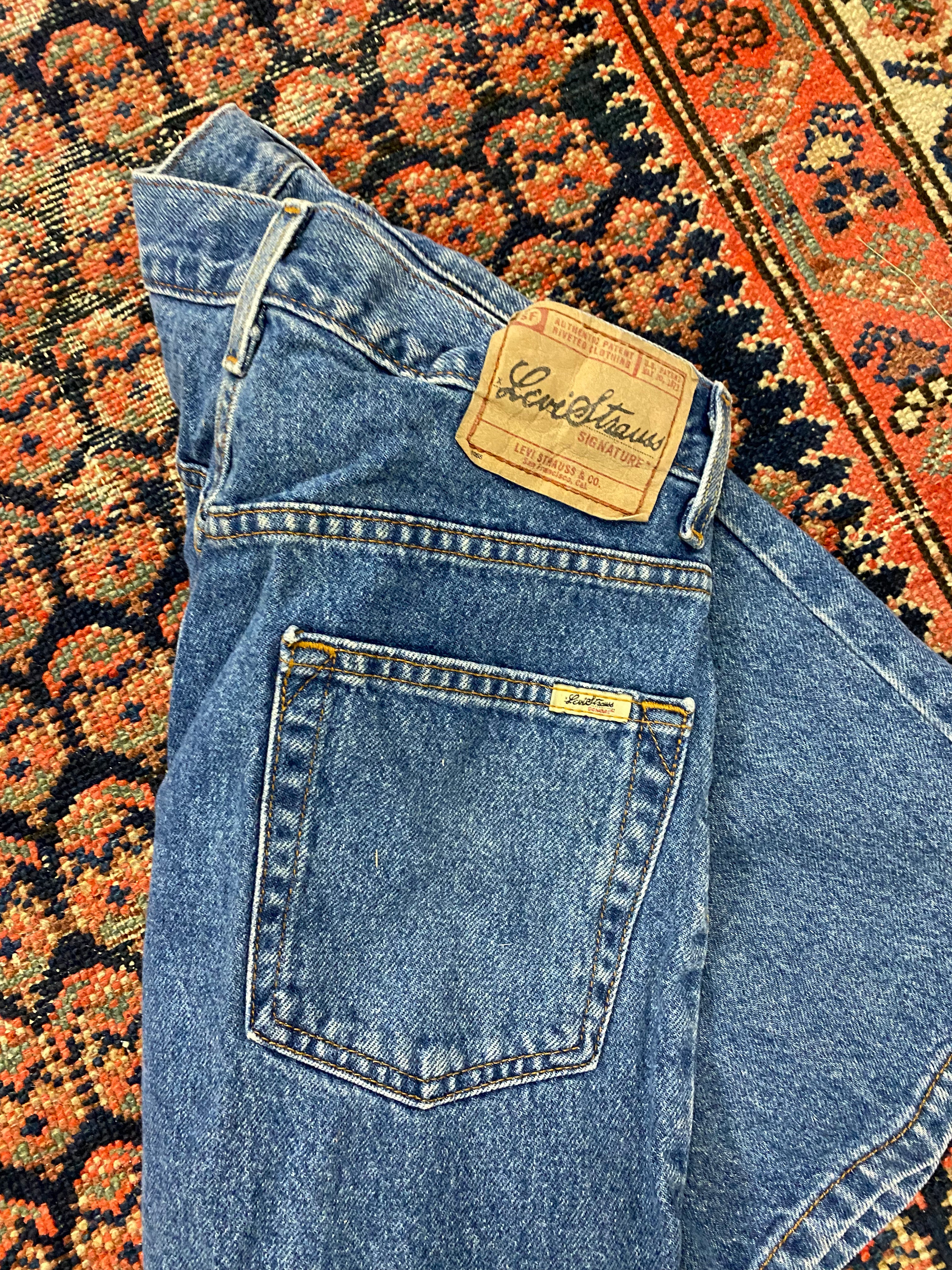 Vintage High Waisted Levi’s Denim Shorts - 28IN/W