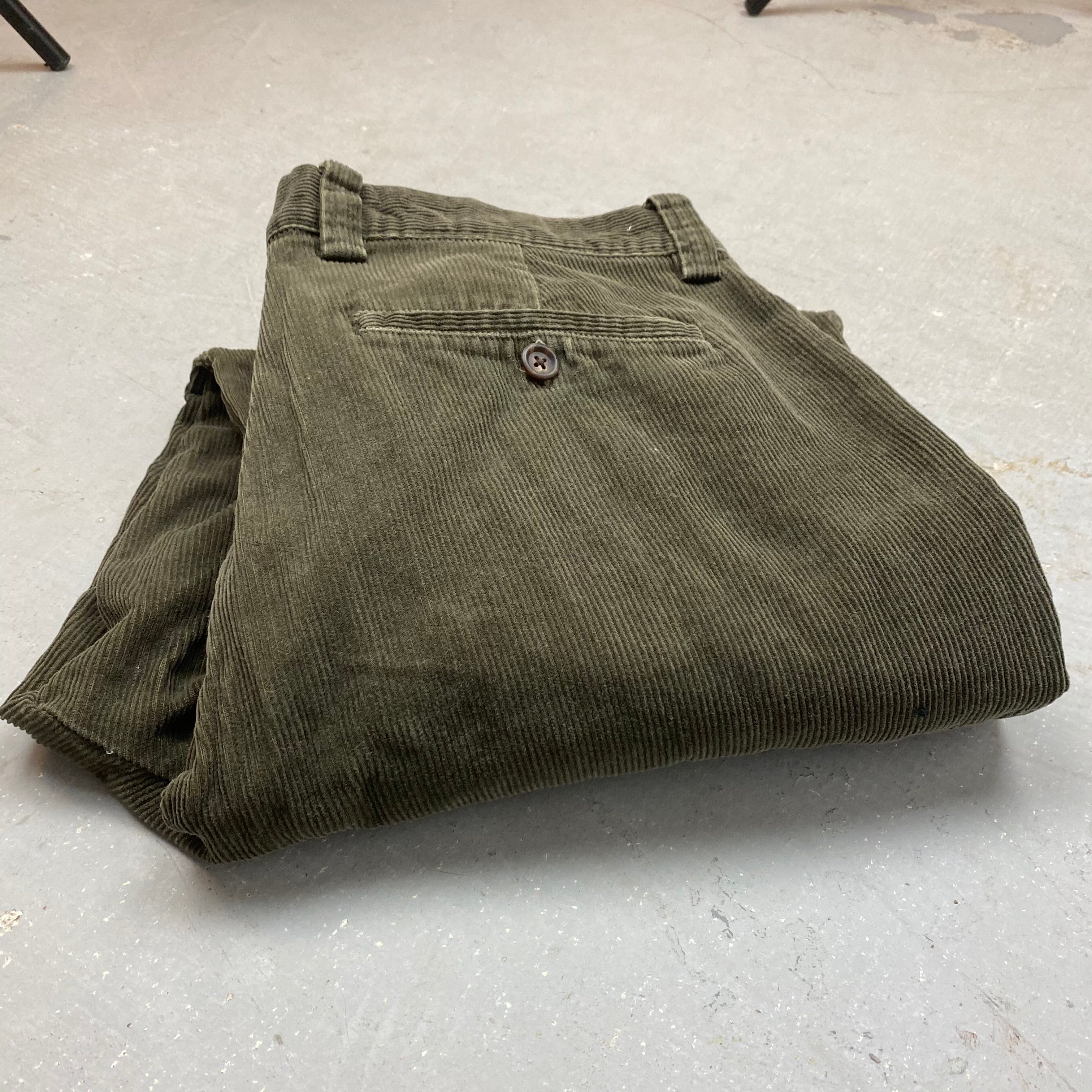 Baggy corduroy pants