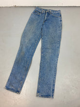 Load image into Gallery viewer, 90s slim fit Guess Denim
