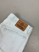 Load image into Gallery viewer, 90s wrangler high waisted denim shorts