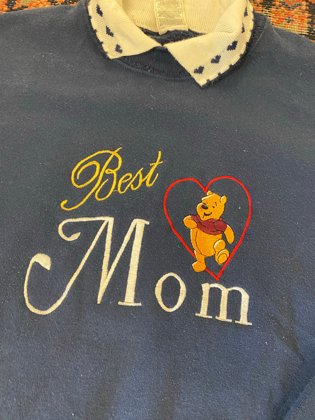 Vintage Embroidered Best Mom Pooh Crewneck - L