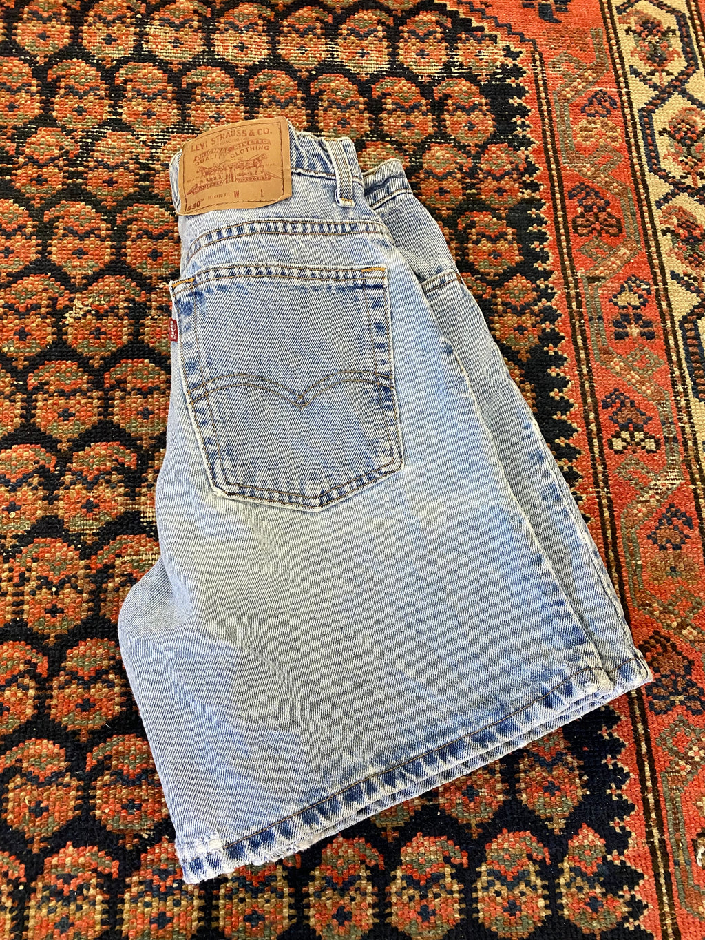90s Hemmed High Waisted Levis Denim Shorts - 30in