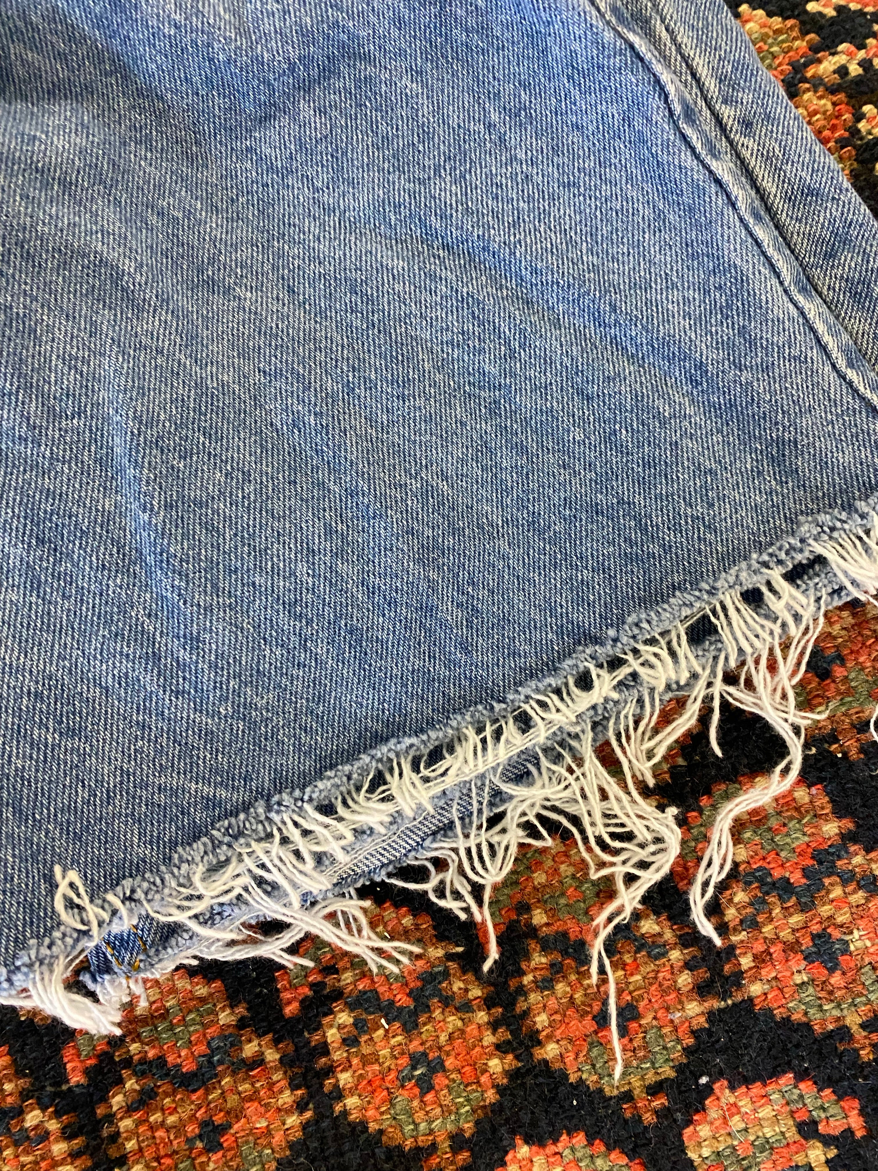 Vintage High Waisted Canyon River Blues Frayed Denim Shorts - 26in