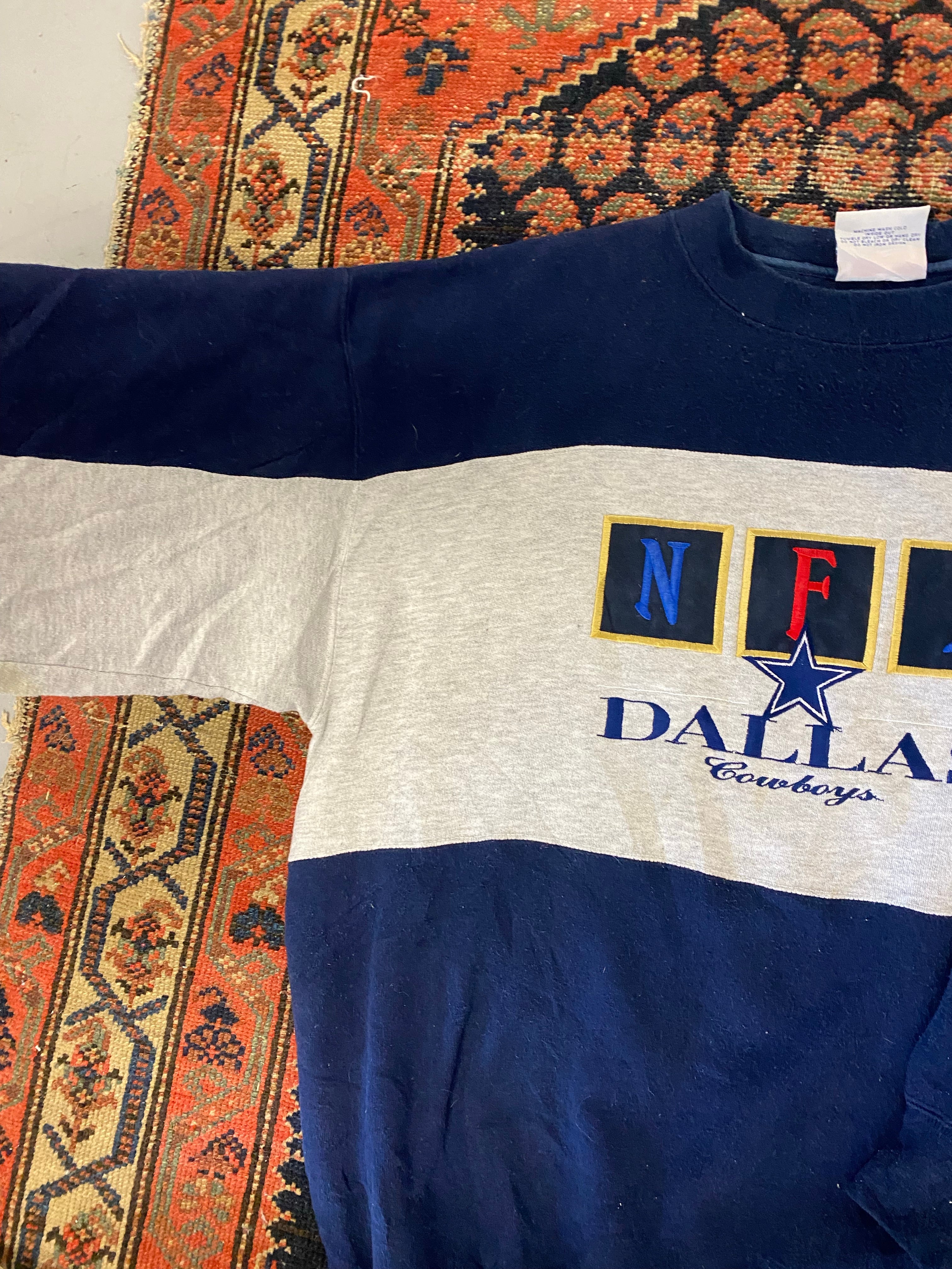 Vintage Embroidered Dallas NFL Crewneck - L