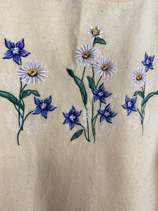 90s embroidered Daisy crewneck