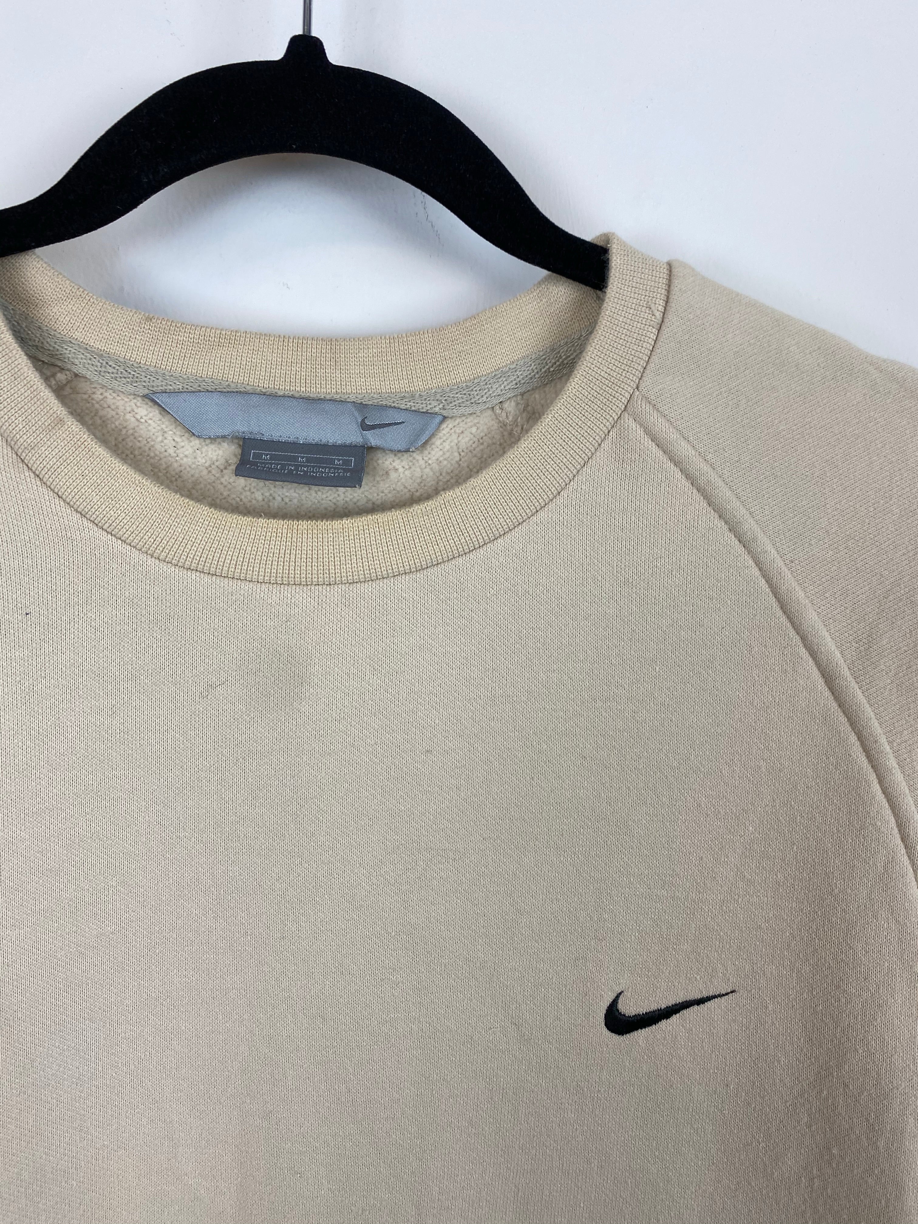 Early 2000s creme Nike crewneck