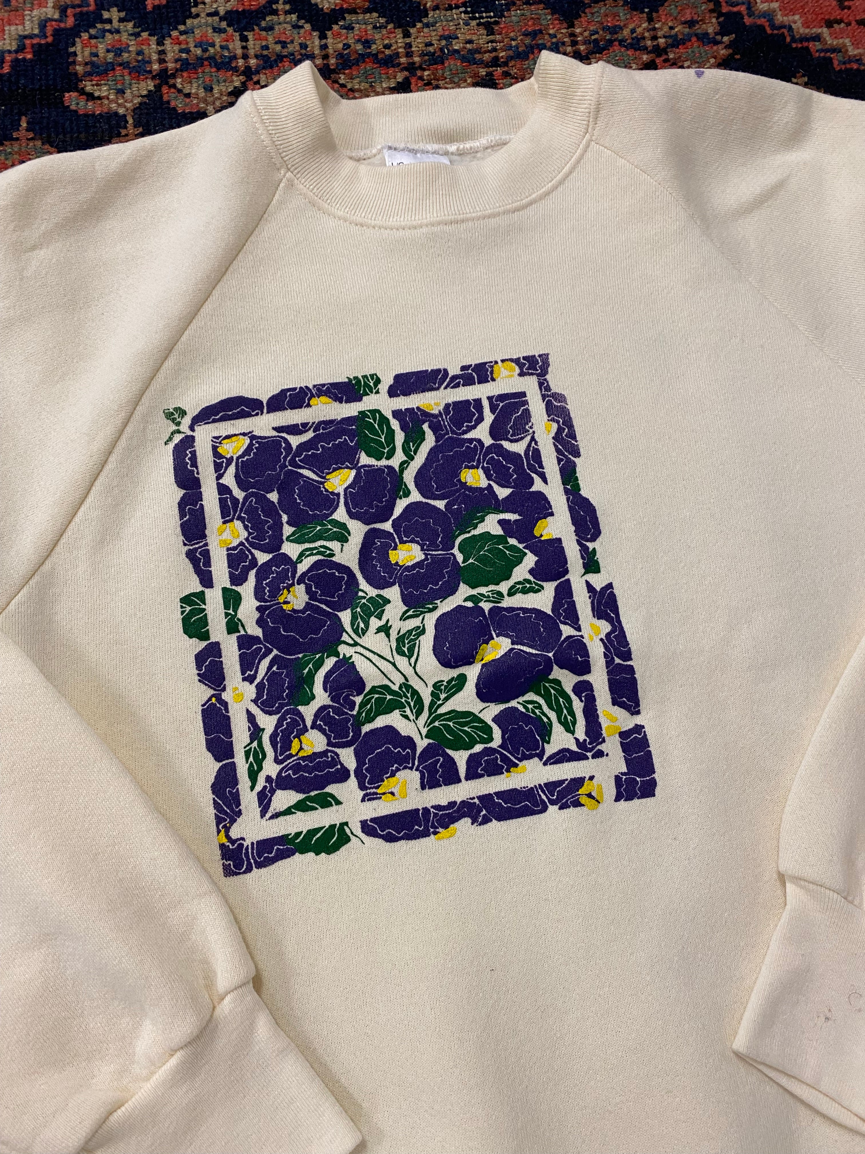Vintage Printed Flower Crewneck - M
