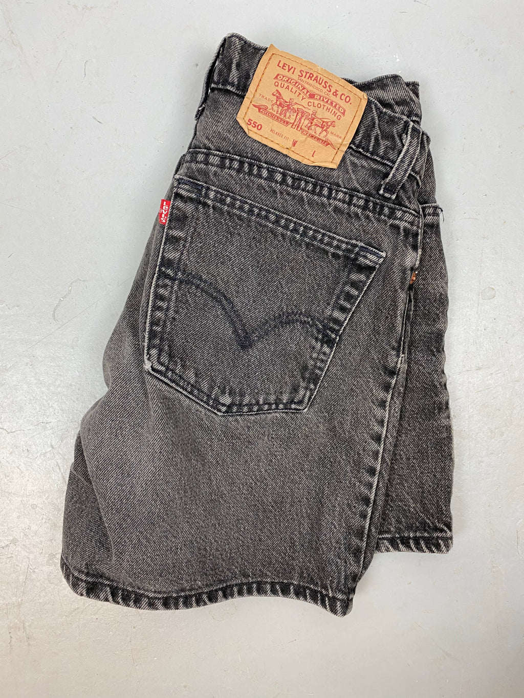 90s high waisted Levi’s denim shorts - 28in