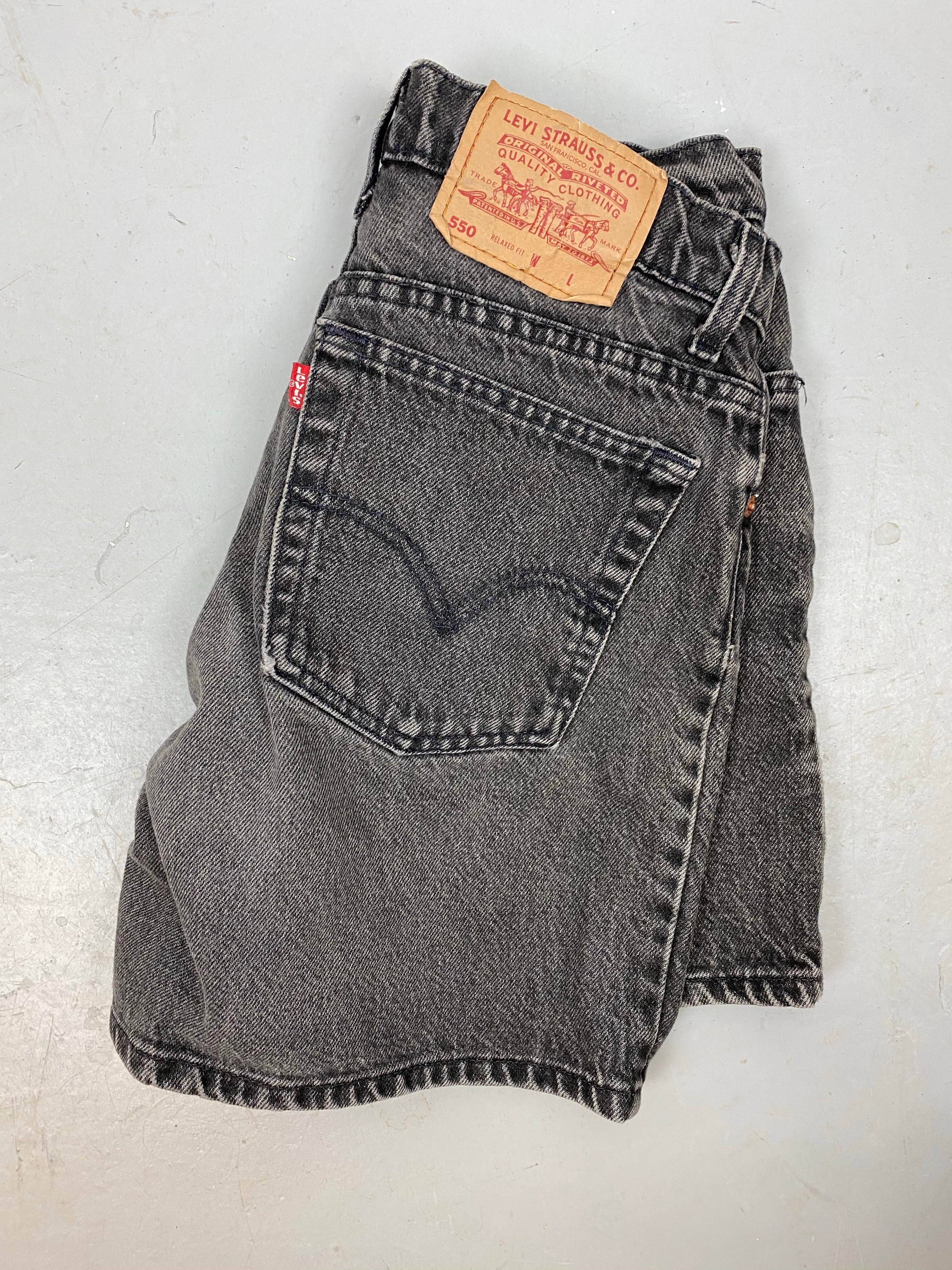 90s high waisted Levi’s denim shorts - 28in