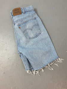 90s High Waisted Levi’s Frayed Denim Shorts - 31in
