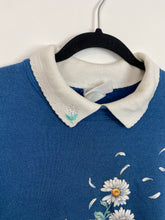 Load image into Gallery viewer, 90s collared daisies crewneck