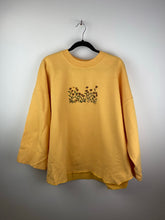 Load image into Gallery viewer, Oversized Daisy crewneck with quarter sleeves