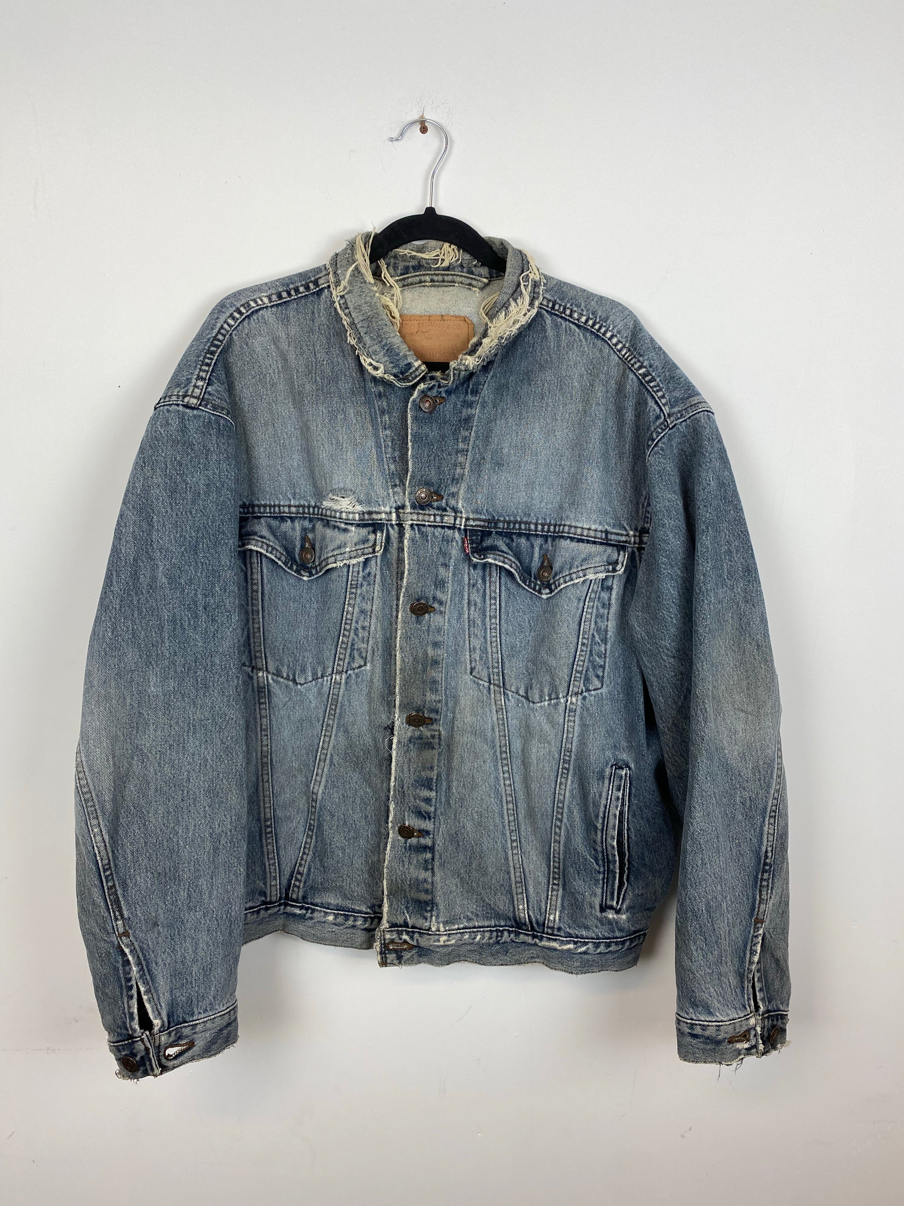 90s distressed Levi’s denim jacket