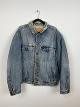 Load image into Gallery viewer, 90s distressed Levi’s denim jacket