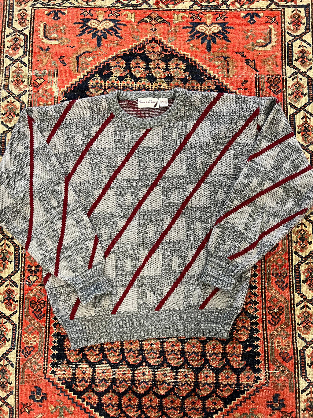VINTAGE PATTERNED KNIT SWEATER - MEDIUM