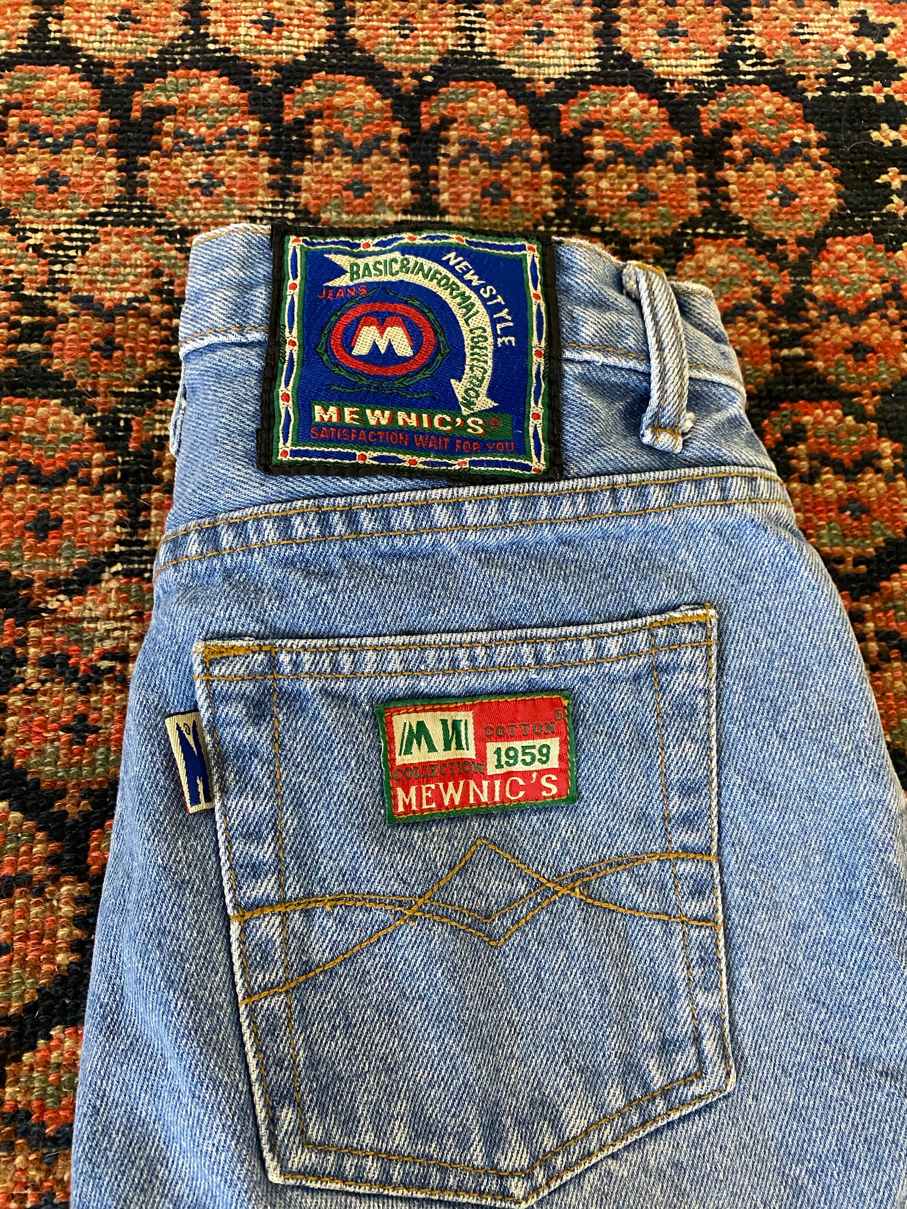 90s Mewnics High Waisted Hemmed Denim Shorts - 28in