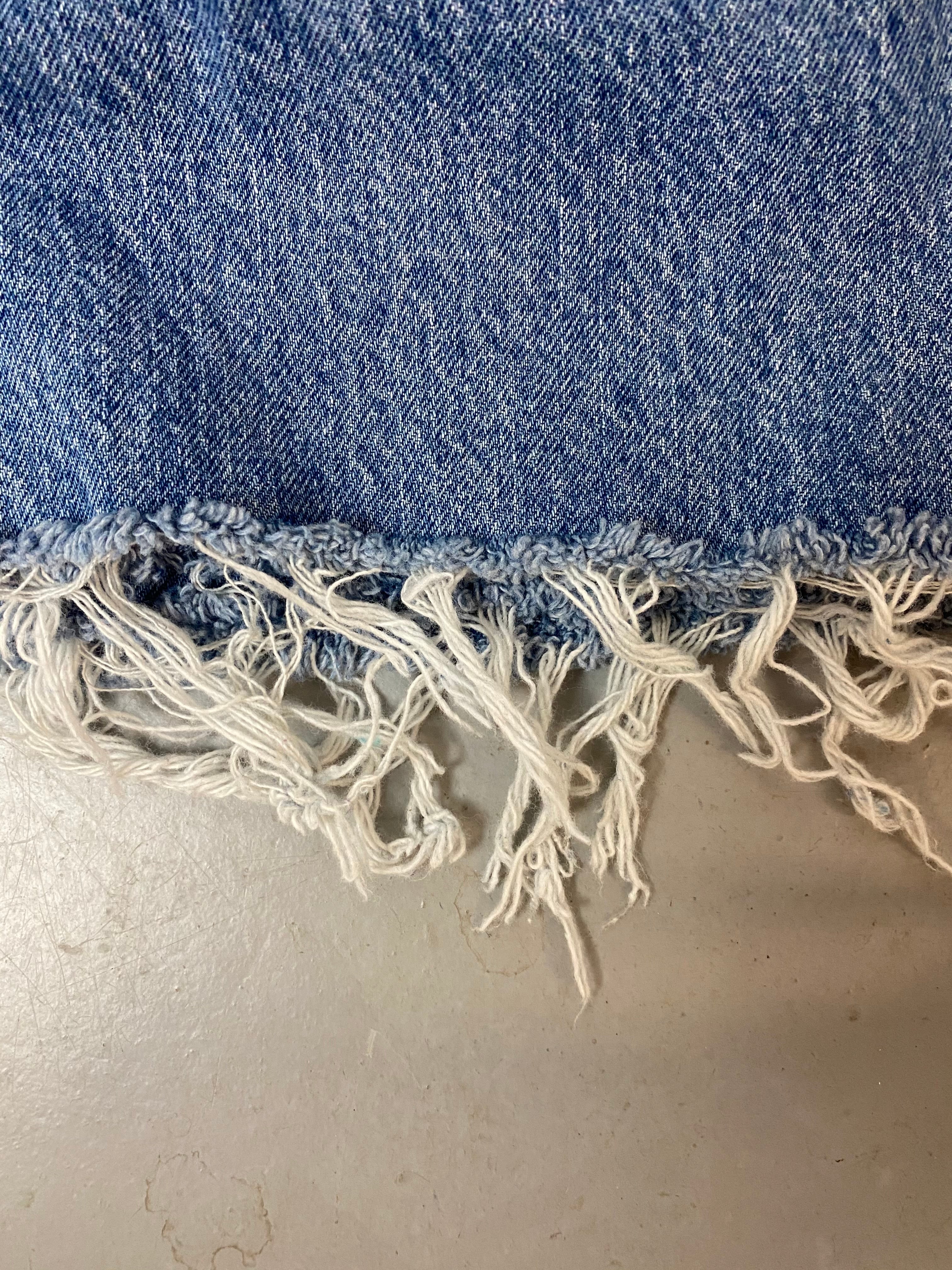 90s High Waisted Frayed Denim Shorts - 30in
