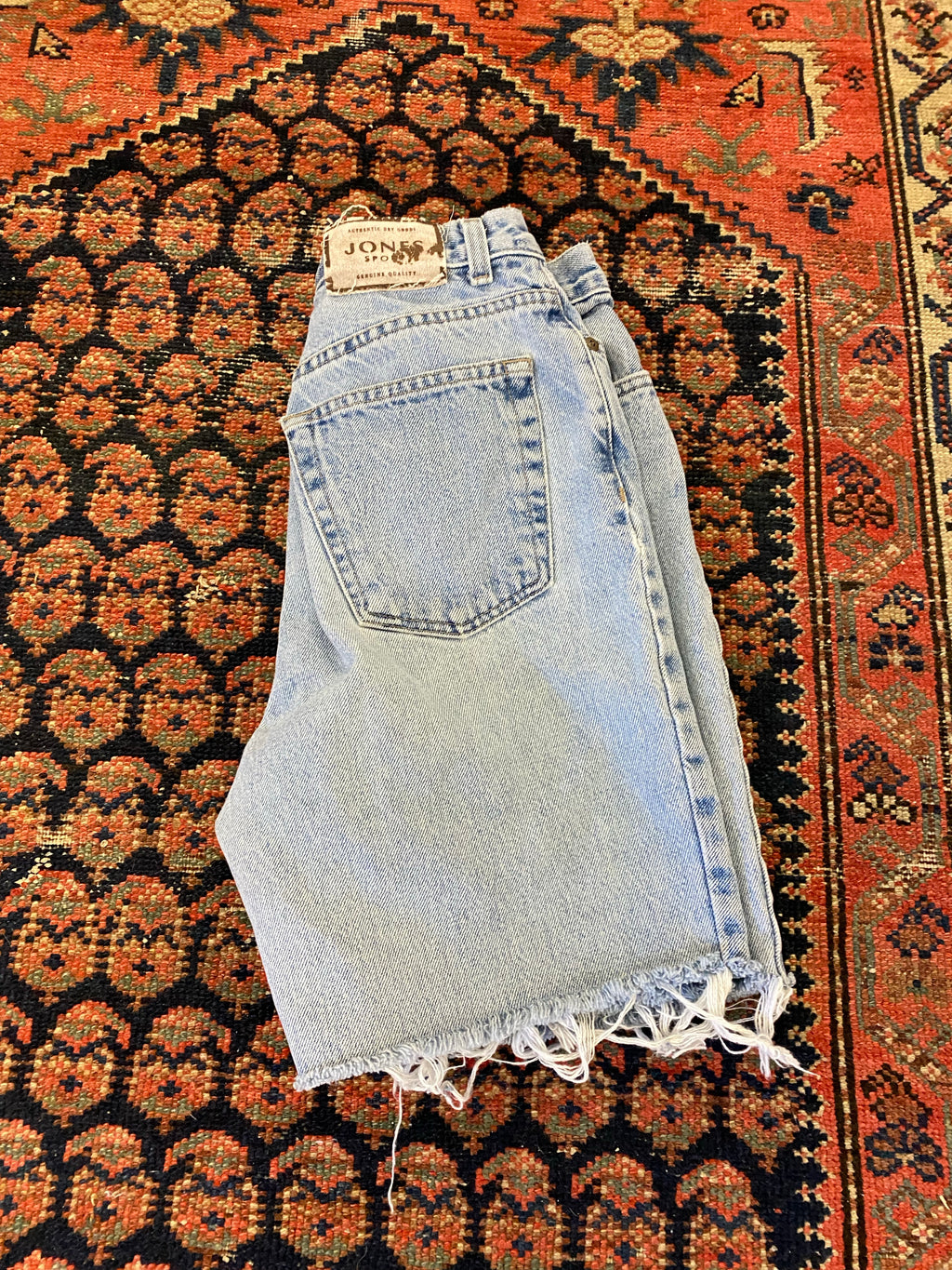 90s High Waisted Jones Frayed Denim Shorts - 28in