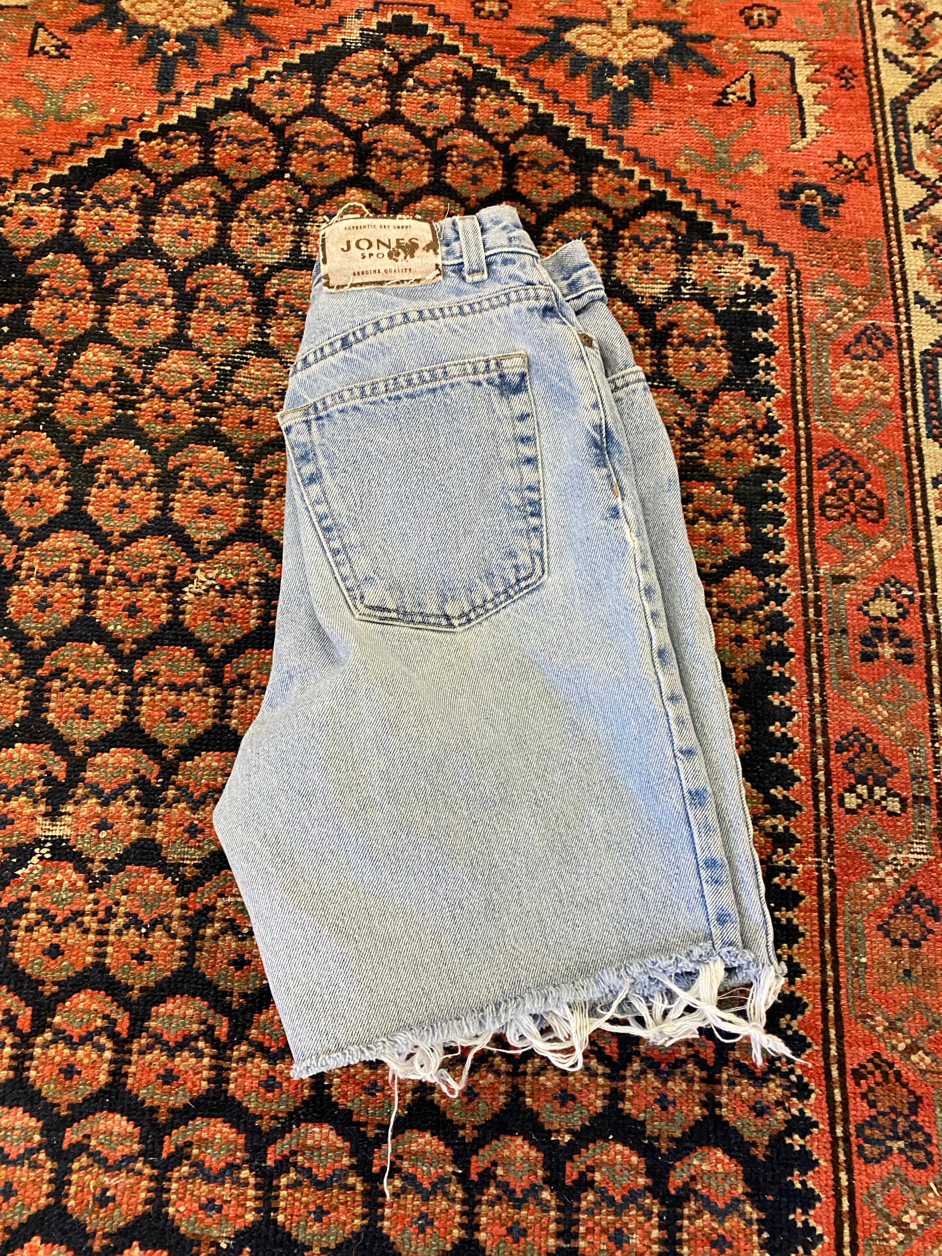 90s High Waisted Jones Frayed Denim Shorts - 28in